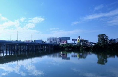 在臨港的機(jī)遇和挑戰(zhàn)中寧波國際物流怎樣發(fā)展呢？