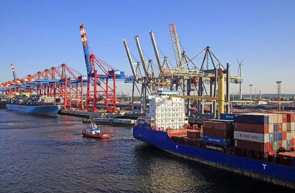 日本國際物流行業(yè)以其高效、快捷和安全的服務贏得了廣泛贊譽